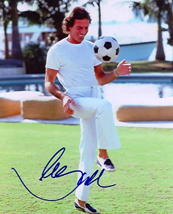 Julio Iglesias autograph
