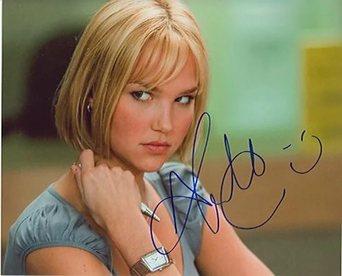 Arielle Kebbel autograph