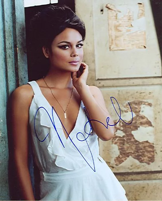 Nathalie Kelley autograph
