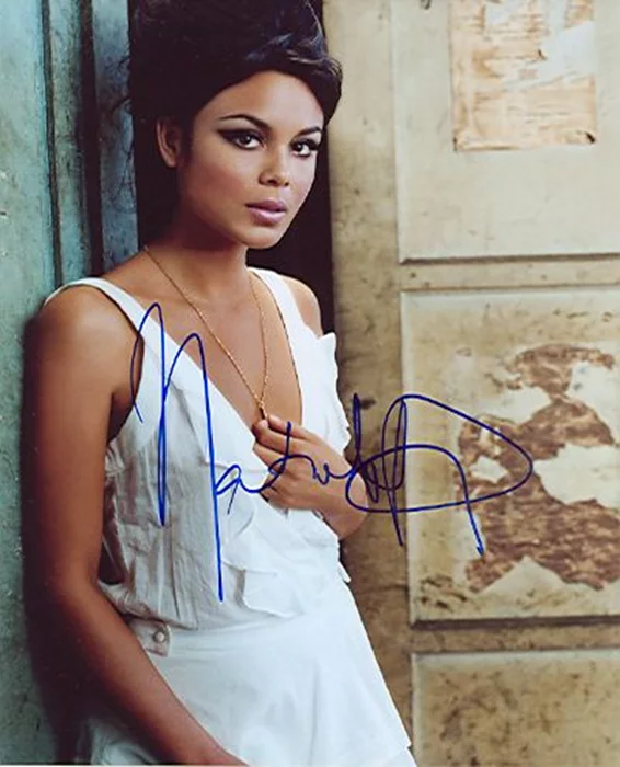 Nathalie Kelley autograph