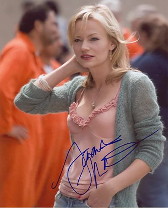 Samantha Mathis autograph