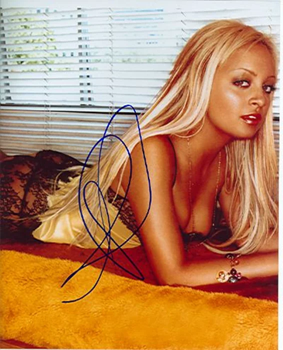 Nicole Richie autograph