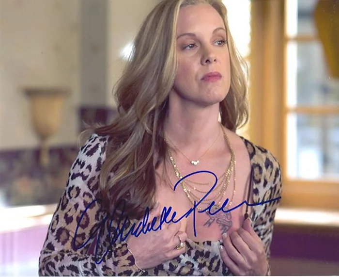 Elizabeth Perkins autograph