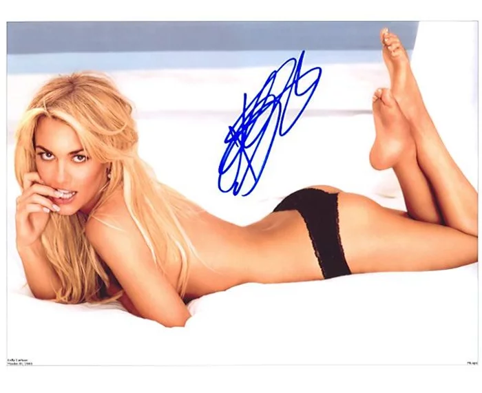 Kelly Carlson autograph