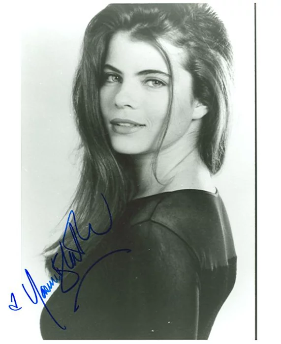 Yasmine Bleeth autograph