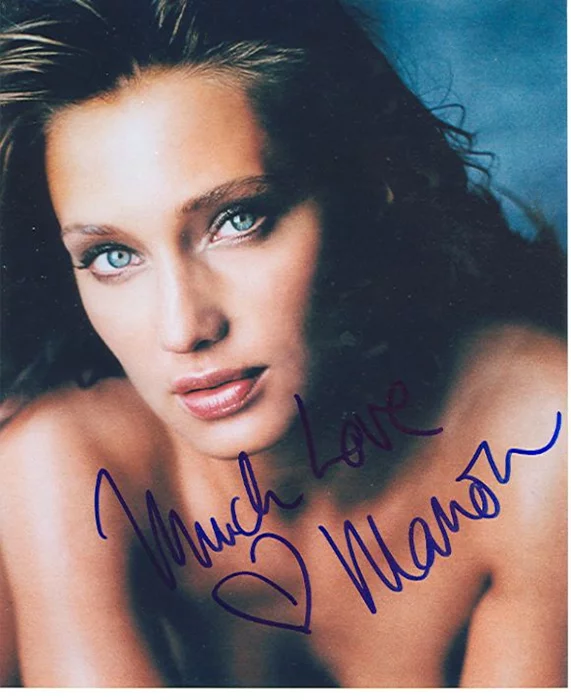Manon Von Gerkan autograph