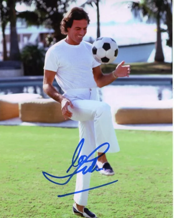 Julio Iglesias autograph
