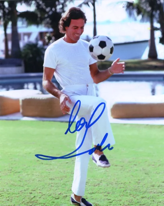 Julio Iglesias autograph