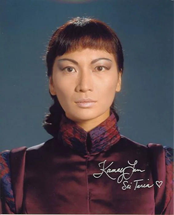 Kamay Lau autograph