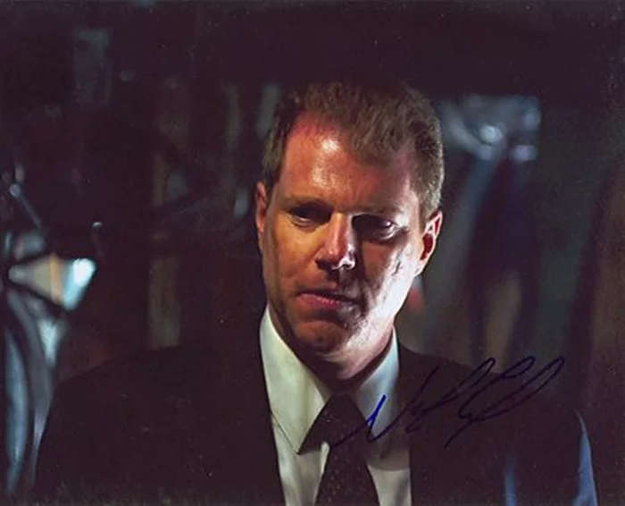 Noah Emmerich autograph
