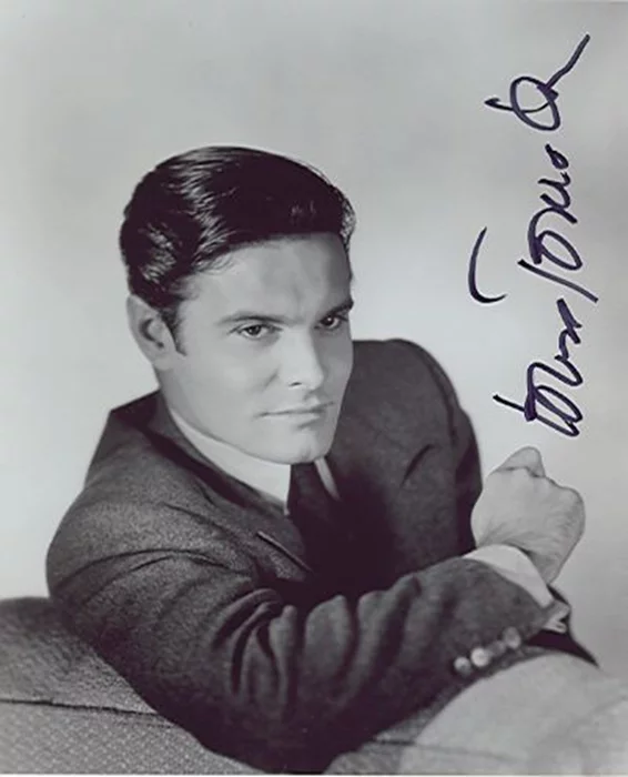 Louis Jourdan autograph