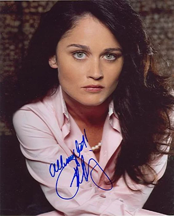 Robin Tunney autograph