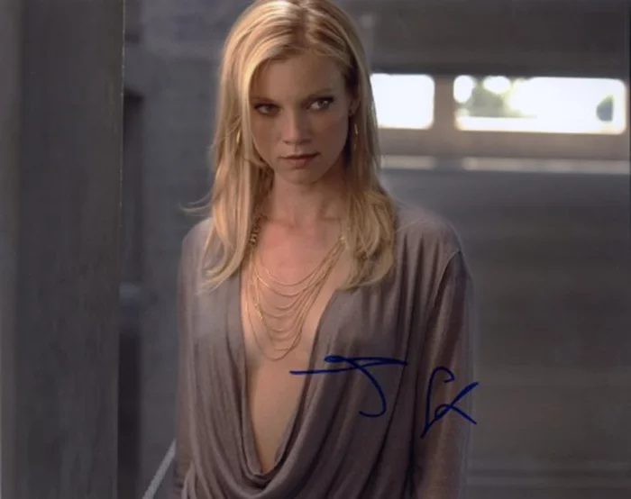 Amy Smart autograph