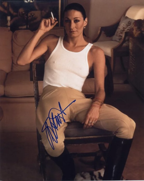 Anjelica Huston autograph
