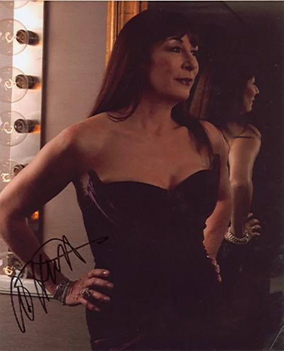 Anjelica Huston autograph