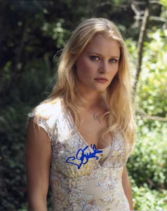 Emilie de Ravin autograph