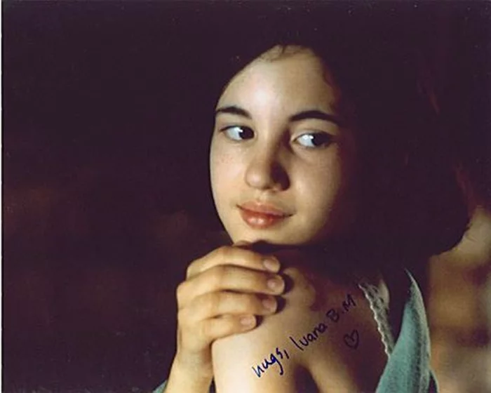 Ivana Baquero autograph