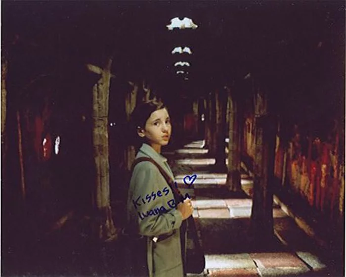 Ivana Baquero autograph