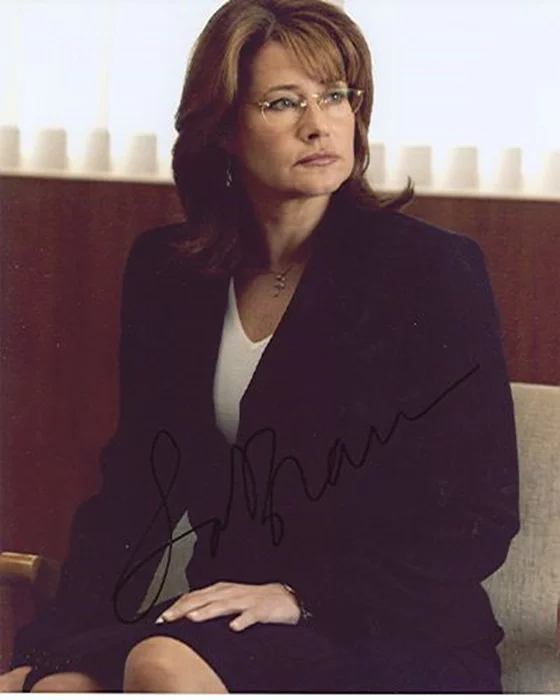Lorraine Bracco autograph
