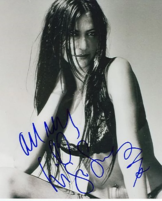 Lisa Snowdon autograph