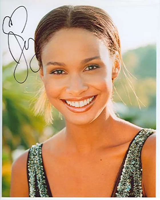Joy Bryant autograph