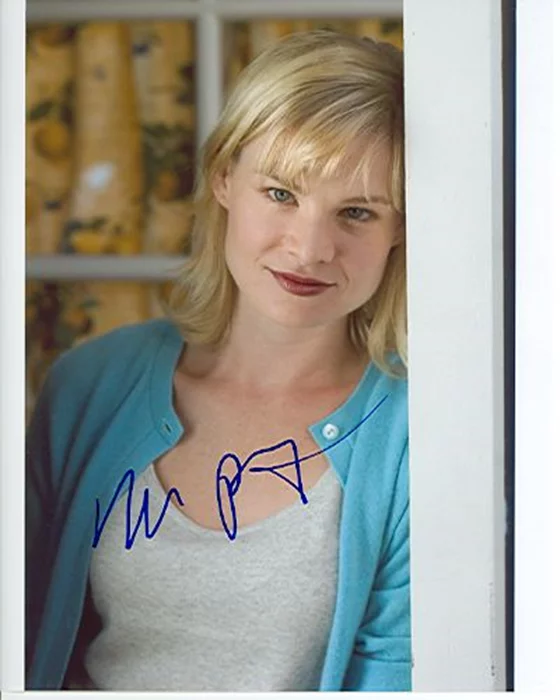 Melinda Page Hamilton autograph
