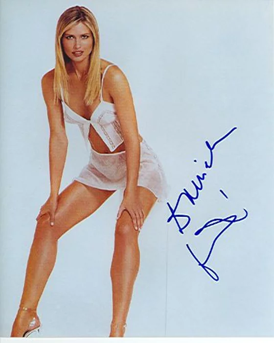 Daniela Pestova autograph