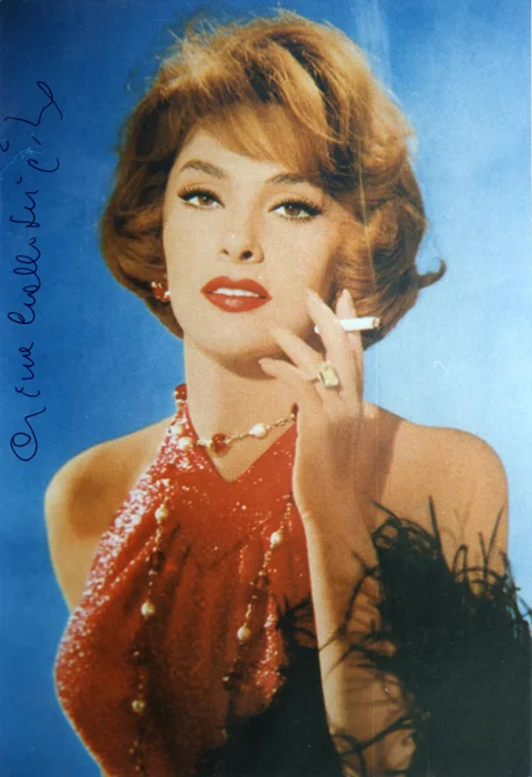 Gina Lollobrigida autograph