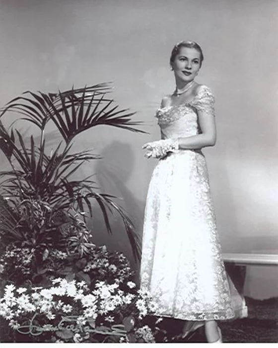 Joan Fontaine autograph