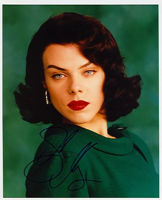 Debi Mazar autograph