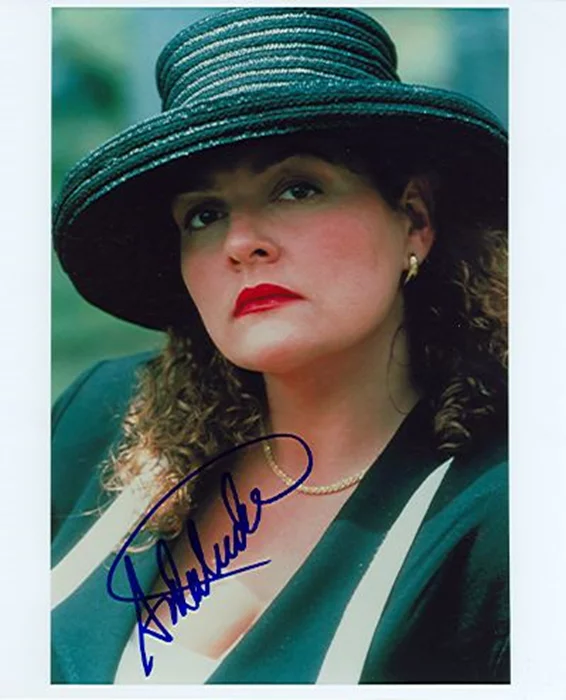 Aida Turturro autograph
