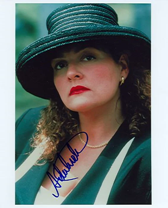 Aida Turturro autograph