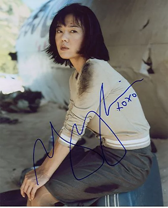 Yunjin Kim autograph