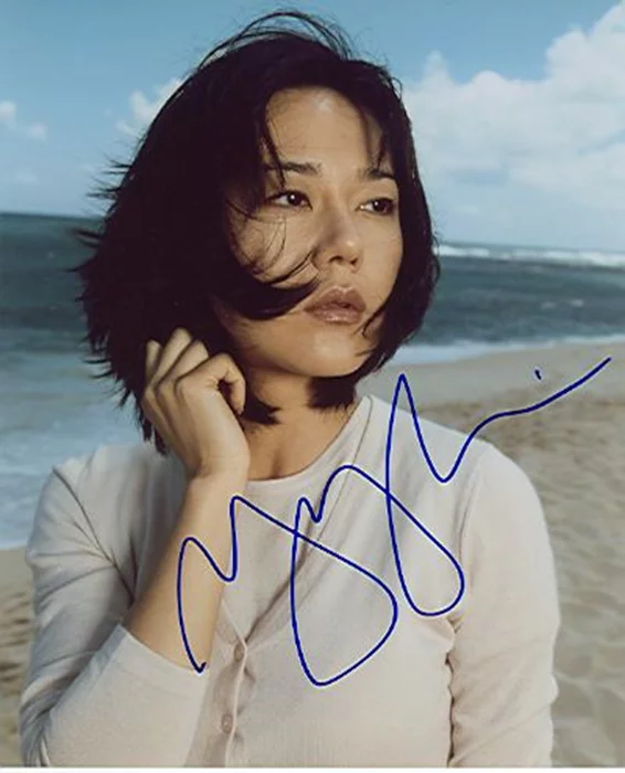 Yunjin Kim autograph