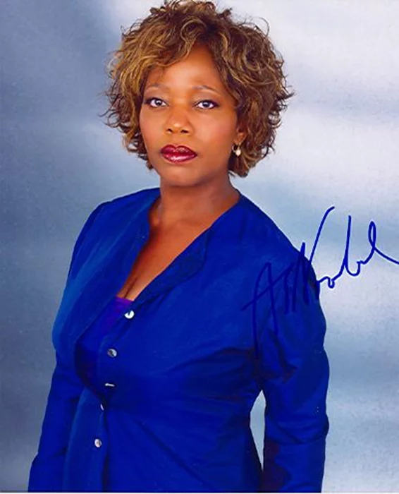 Alfre Woodward autograph