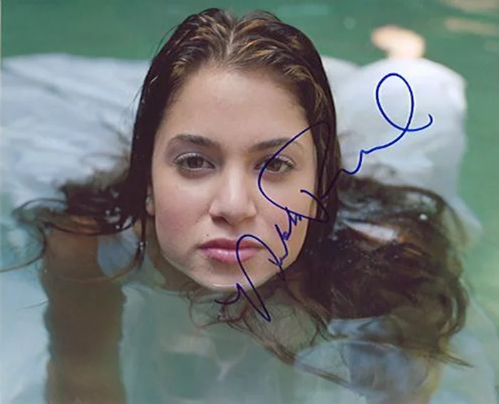 Nikki Reed autograph