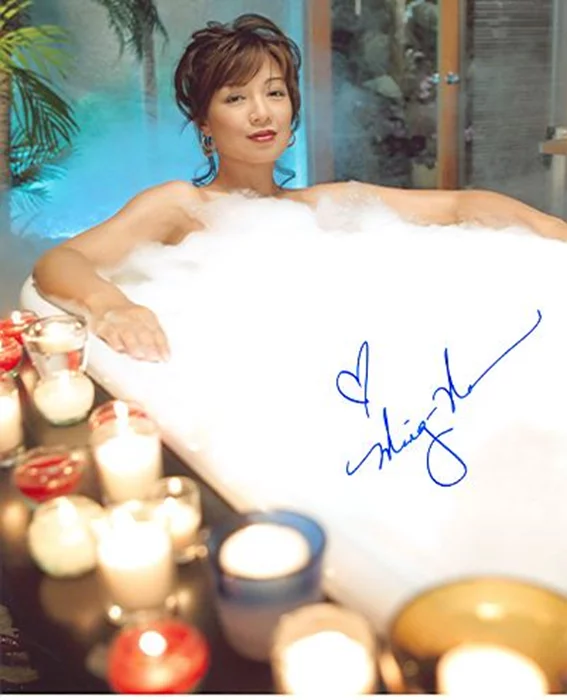 Ming-Na Wen autograph
