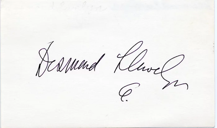 Desmond Llewelyn autograph