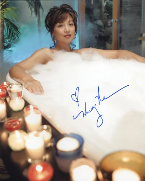 Ming-Na Wen autograph