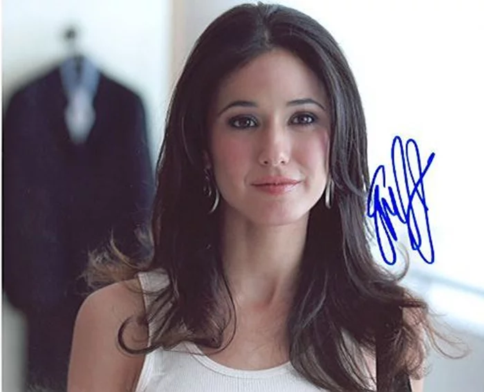 Emmanuelle Chriqui autograph