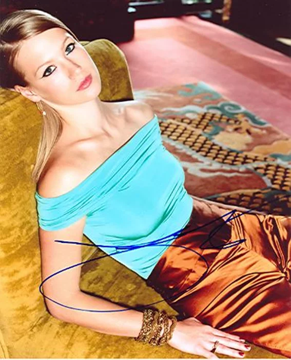January Jones autograph