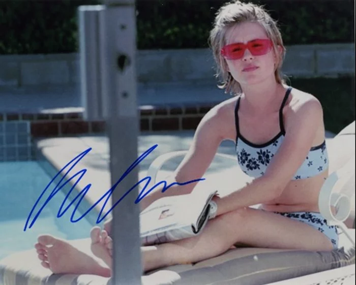 Alison Lohman autograph