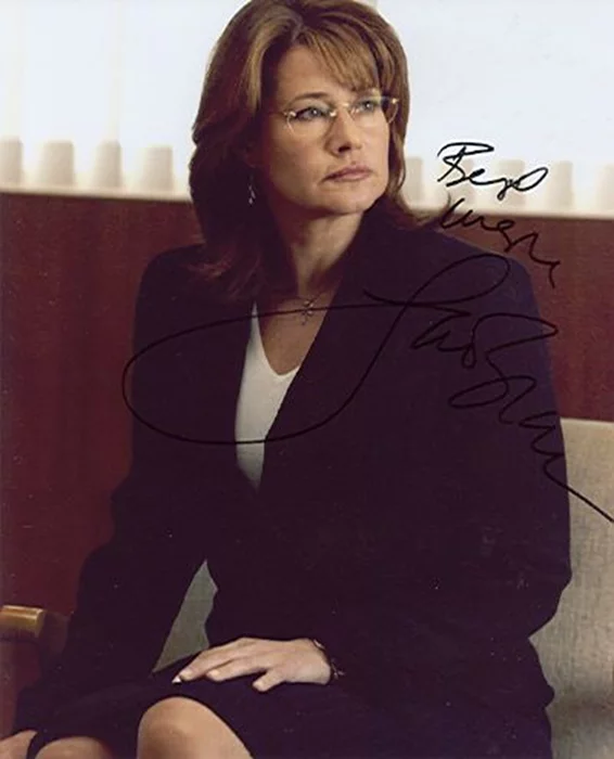 Lorraine Bracco autograph