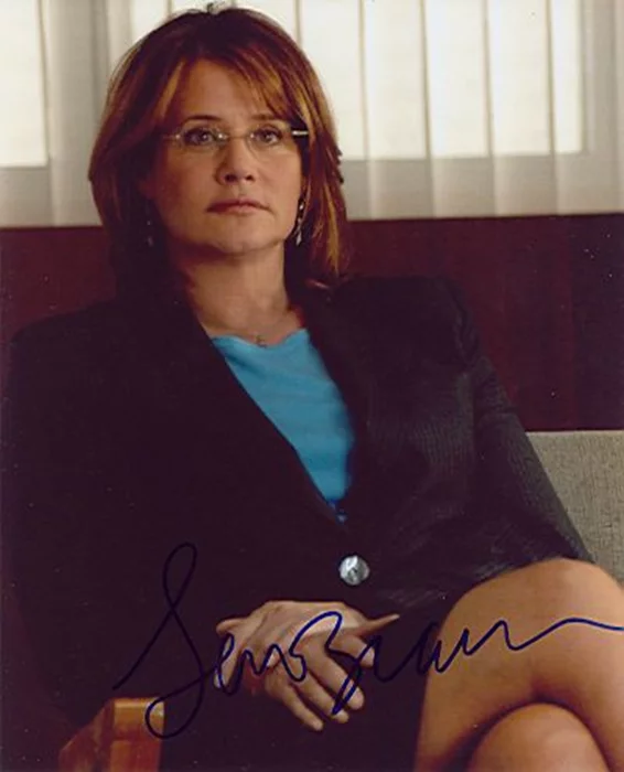 Lorraine Bracco autograph