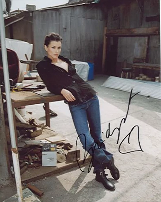 Bridget Moynahan autograph