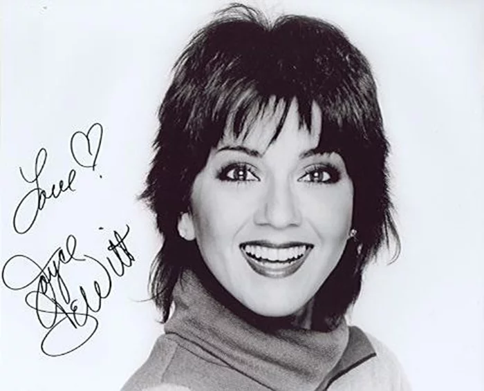Joyce DeWitt autograph
