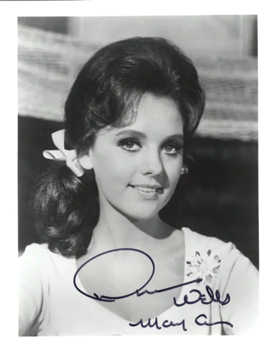 Dawn Wells autograph