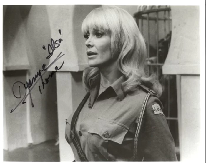 Dyanne Thorne autograph