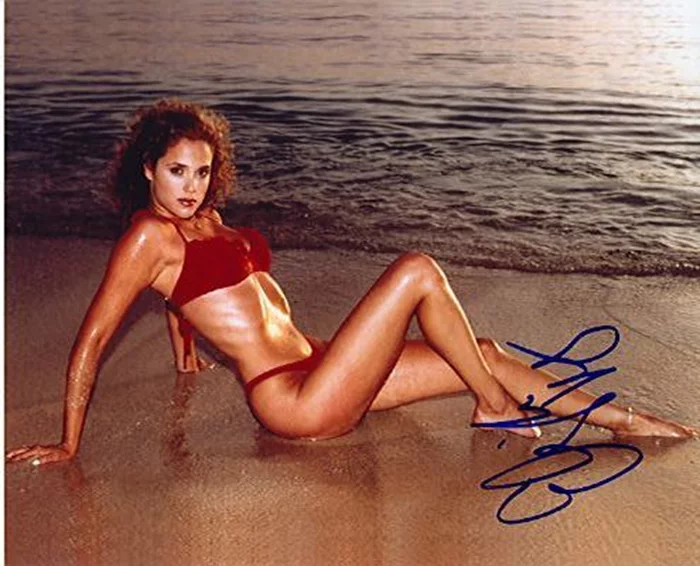Elizabeth Berkley autograph