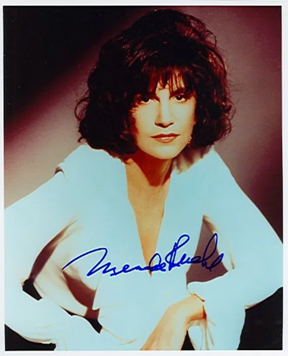 Mercedes Ruehl autograph